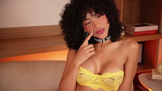 Snapshot of OSHUN_ chatting on June 1, 2026, 12:29 pm OSHUN online show from June 1, 2026, 12:29 pm