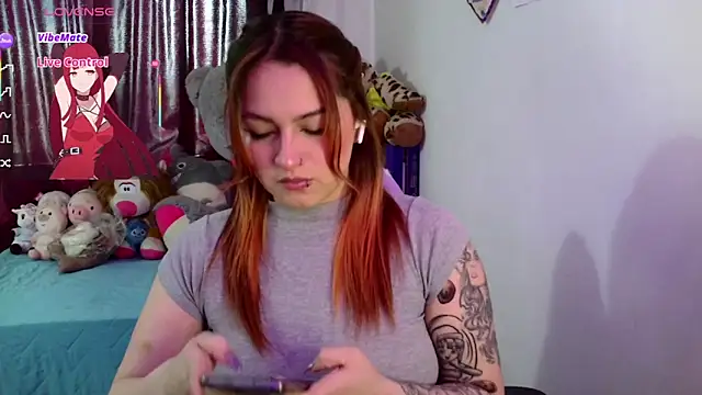 lucycherry   online show from December 4, 2025, 5:54 pm