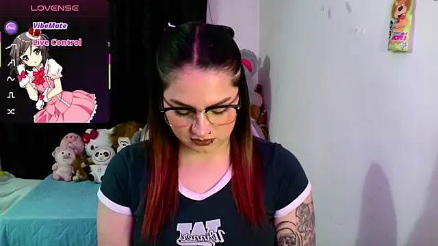 lucycherry   online show from February 13, 2026, 5:03 am