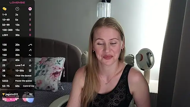 Snapshot of IsabelAllen chatting on July 14, 2026, 2:23 pm IsabelAllen online show from July 14, 2026, 2:23 pm