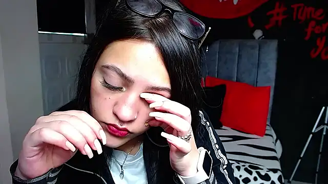 Violettasquirt online show from March 24, 2026, 2:00 pm