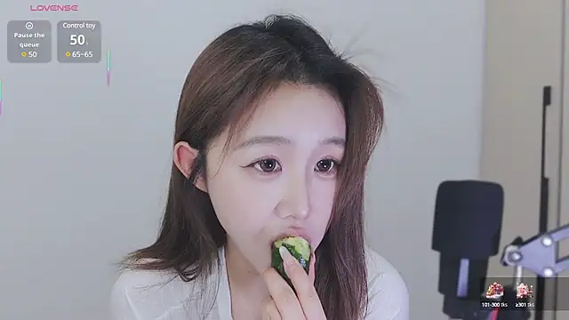 Snapshot of Hazel-11 chatting on February 19, 2025, 1:50 pm Hazel-11 online show from February 19, 2025, 1:50 pm