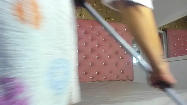 Molly gomez  online show from February 8, 2025, 10:40 pm