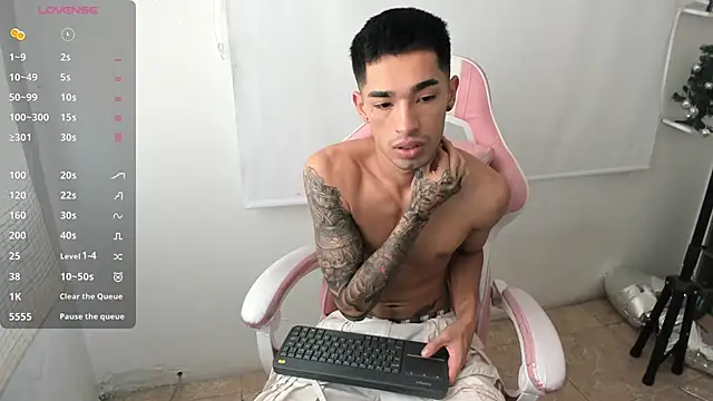 Snapshot of Damon__333 chatting on December 24, 2024, 6:06 pm Damon 333 online show from December 24, 2024, 6:06 pm