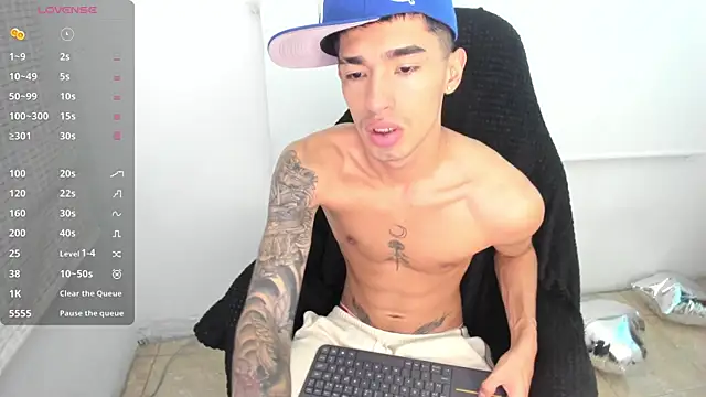 Snapshot of Damon__333 chatting on February 27, 2025, 11:48 pm Damon 333 online show from February 27, 2025, 11:48 pm