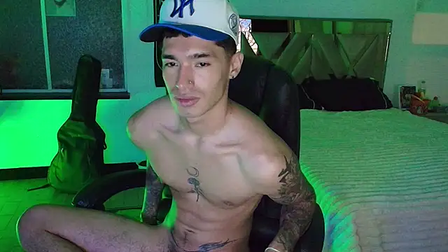 Snapshot of Damon__333 chatting on October 16, 2025, 6:47 am Damon 333 online show from October 16, 2025, 6:47 am