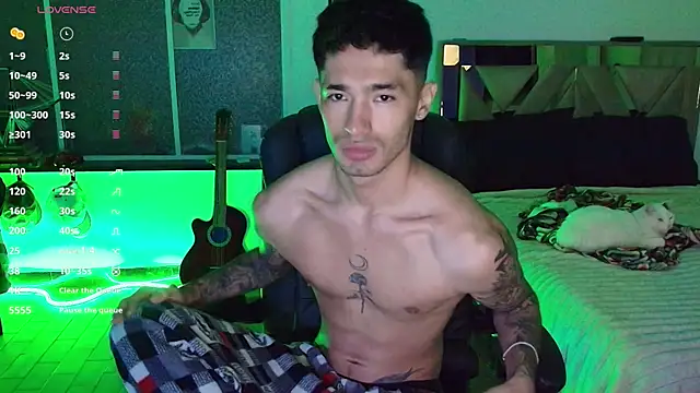 Snapshot of Damon__333 chatting on November 8, 2025, 3:50 am Damon 333 online show from November 8, 2025, 3:50 am