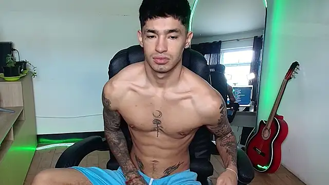 Snapshot of Damon__333 chatting on November 18, 2025, 6:12 pm Damon 333 online show from November 18, 2025, 6:12 pm