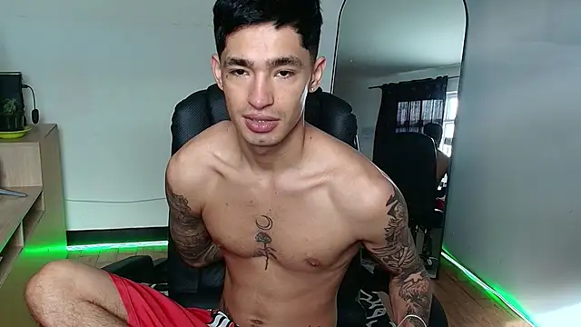 Snapshot of Damon__333 chatting on November 26, 2025, 8:21 pm Damon 333 online show from November 26, 2025, 8:21 pm