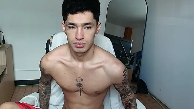 Snapshot of Damon__333 chatting on December 1, 2025, 5:51 pm Damon 333 online show from December 1, 2025, 5:51 pm