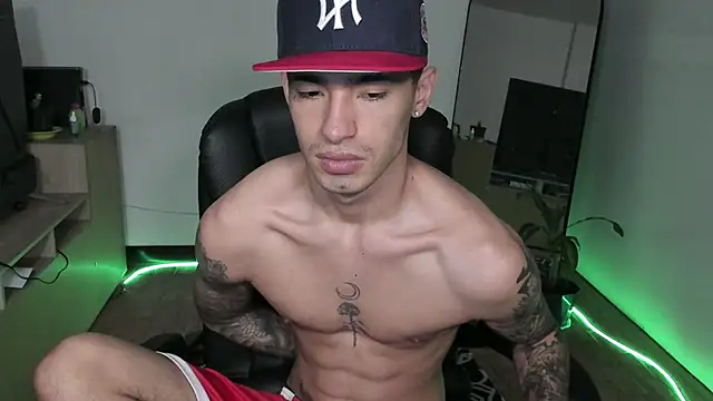 Snapshot of Damon__333 chatting on January 6, 2026, 10:01 pm Damon 333 online show from January 6, 2026, 10:01 pm