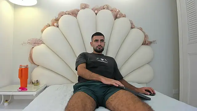 Ethan  Walker online show from December 14, 2025, 12:10 pm