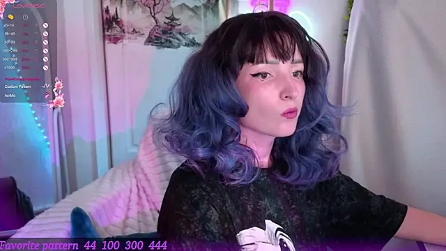 Snapshot of Toxic_Ellies chatting on July 1, 2026, 3:34 pm Toxic Ellies online show from July 1, 2026, 3:34 pm
