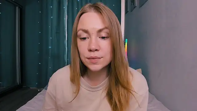 InsatiableFoxX online show from April 23, 2026, 12:29 pm