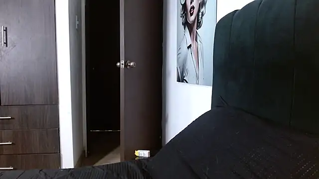 Snapshot of Hendry_ chatting on November 24, 2025, 2:11 am Hendry online show from November 24, 2025, 2:11 am