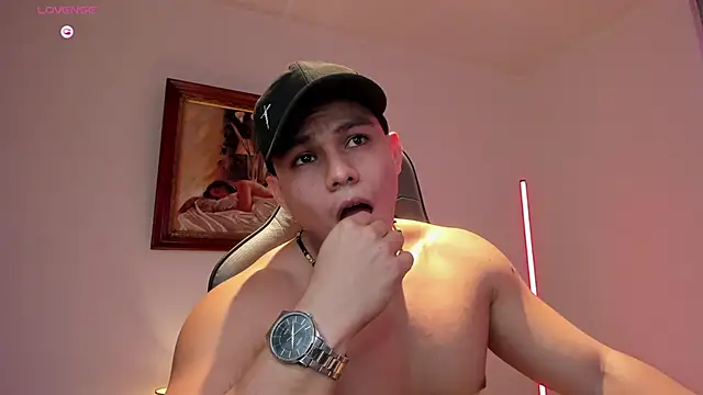 Snapshot of RoyConstance chatting on July 18, 2026, 4:22 pm RoyConstance online show from July 18, 2026, 4:22 pm