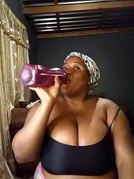 Missmoox24 online show from February 10, 2026, 9:41 pm