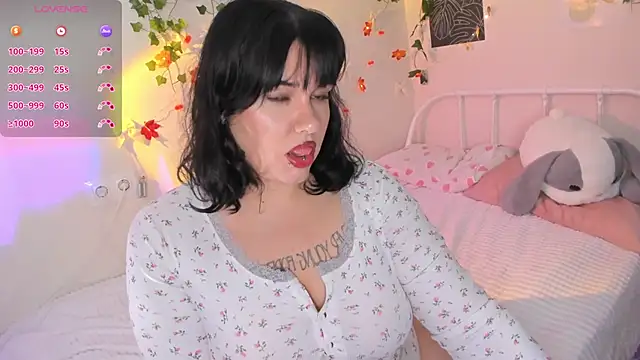 Snapshot of TinnaColada chatting on October 20, 2025, 3:56 pm TinnaColada online show from October 20, 2025, 3:56 pm