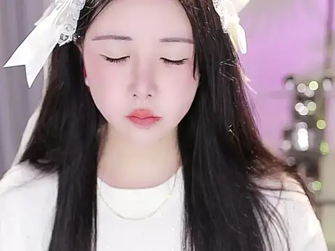 Qiaoqiao  online show from October 7, 2025, 4:53 am