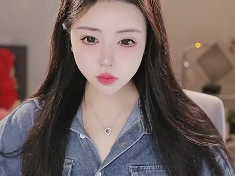 Qiaoqiao  online show from December 16, 2025, 4:12 pm