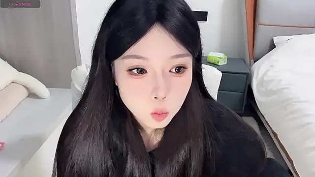 Snapshot of Q-ing chatting on December 8, 2024, 1:03 pm Q-ing online show from December 8, 2024, 1:03 pm