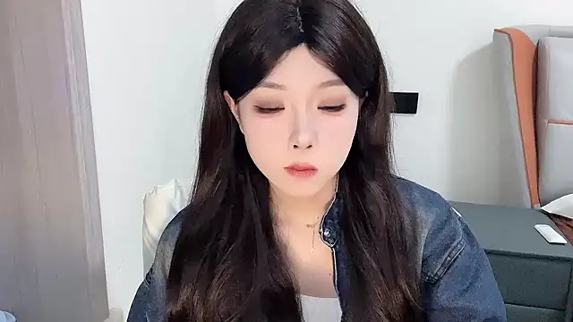 Snapshot of Q-ing chatting on February 16, 2025, 4:10 pm Q-ing online show from February 16, 2025, 4:10 pm