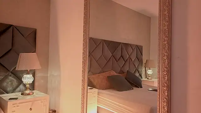 Luisa0110 online show from April 7, 2026, 7:47 pm