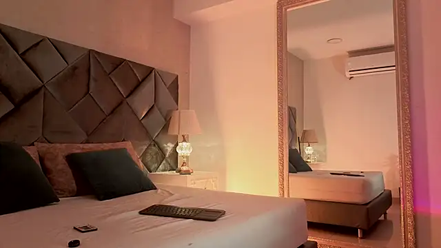 Luisa0110 online show from April 8, 2026, 7:25 pm