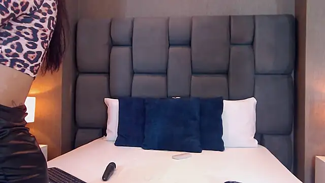 SophieWolkman online show from February 27, 2025, 7:37 pm