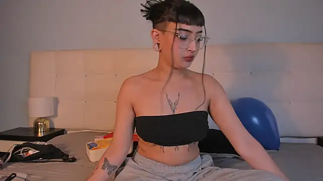 Snapshot of Cintya_Kros chatting on December 2, 2024, 8:22 pm Cintya Kros online show from December 2, 2024, 8:22 pm