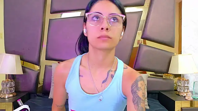 NicoleEsposito online show from February 2, 2026, 12:48 pm