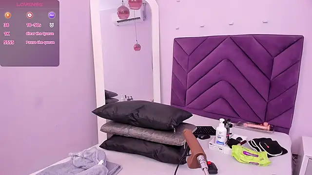 Snapshot of Maddyjohnsonn chatting on December 12, 2024, 3:43 am Maddyjohnsonn online show from December 12, 2024, 3:43 am