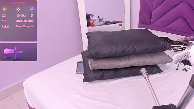 Snapshot of Maddyjohnsonn chatting on December 24, 2024, 4:55 am Maddyjohnsonn online show from December 24, 2024, 4:55 am