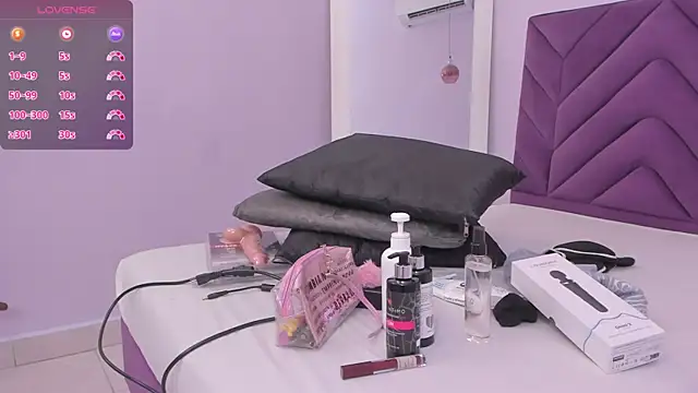 Snapshot of Maddyjohnsonn chatting on December 29, 2024, 3:54 am Maddyjohnsonn online show from December 29, 2024, 3:54 am