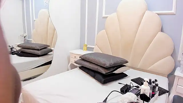 Snapshot of Maddyjohnsonn chatting on January 15, 2025, 11:43 am Maddyjohnsonn online show from January 15, 2025, 11:43 am