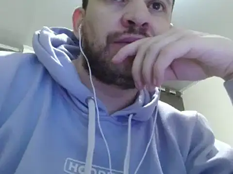 camiloking1720 online show from February 3, 2025, 1:41 am