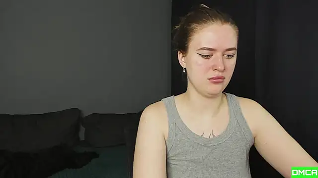 Pinku kitsune online show from November 28, 2025, 5:15 pm