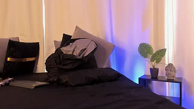 Snapshot of BambiiQueen chatting on February 12, 2025, 9:11 pm BambiiQueen online show from February 12, 2025, 9:11 pm