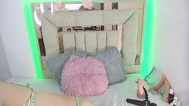 Snapshot of melody_bonnet chatting on March 18, 2025, 12:36 pm melody bonnet online show from March 18, 2025, 12:36 pm