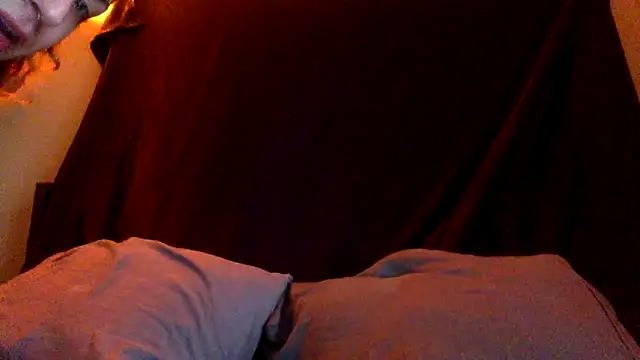 Snapshot of twinkscorpio chatting on June 18, 2026, 5:28 pm twinkscorpio online show from June 18, 2026, 5:28 pm