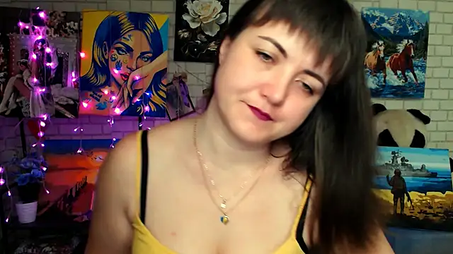 Snapshot of Darina_M_ chatting on February 15, 2026, 5:15 am Darina M online show from February 15, 2026, 5:15 am