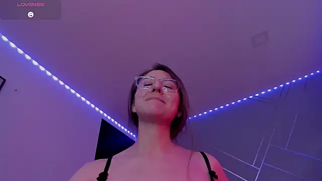 Snapshot of Ich_Bin_Julia chatting on February 13, 2025, 5:44 pm Ich Bin Julia online show from February 13, 2025, 5:44 pm