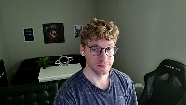 Snapshot of BlueEyedTallGuy94 chatting on March 25, 2026, 9:21 pm BlueEyedTallGuy94 online show from March 25, 2026, 9:21 pm