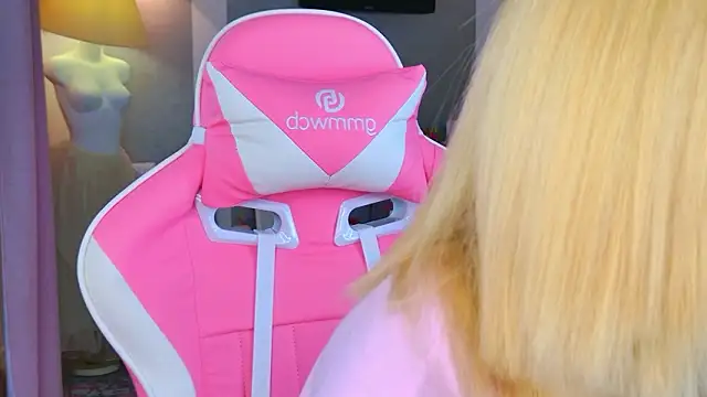 b4by LoL1 online show from February 8, 2026, 10:29 am