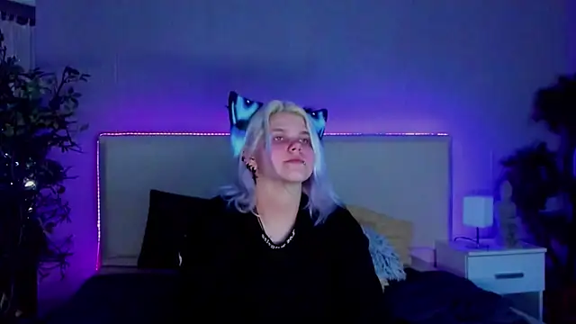 JoannLowe online show from January 21, 2025, 11:02 pm