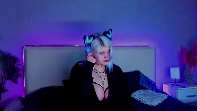 JoannLowe online show from February 22, 2025, 8:31 pm