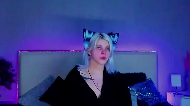 JoannLowe online show from February 26, 2025, 7:49 pm