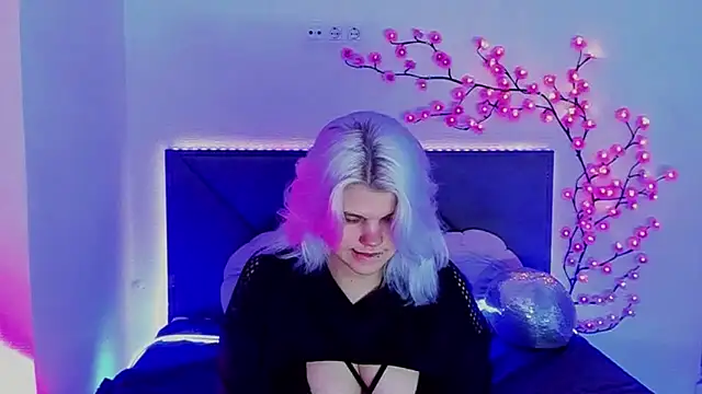 JoannLowe online show from March 25, 2026, 8:26 pm