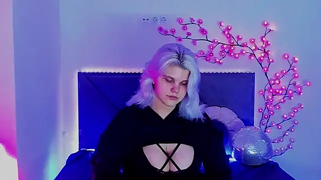 JoannLowe online show from March 30, 2026, 7:04 pm