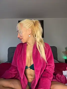 LunaSky Official online show from November 6, 2025, 8:04 am